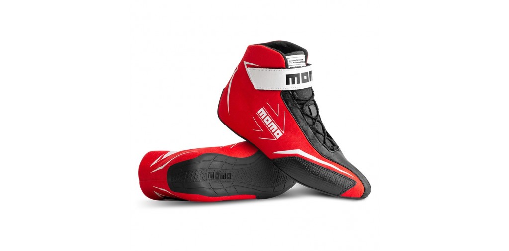 Materiali delle scarpe da pilota: pelle, tessuti ignifughi e suole tecniche per grip e comfort